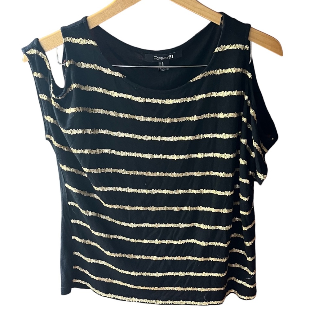 Forever 21 Black Cold Shoulder Top Size M